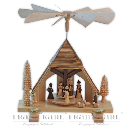 2210 Pyramide "Christi Geburt", gesandelt