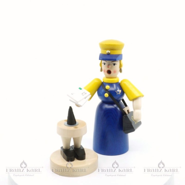 geöffnete Rauchfigur mit Räucherkerze